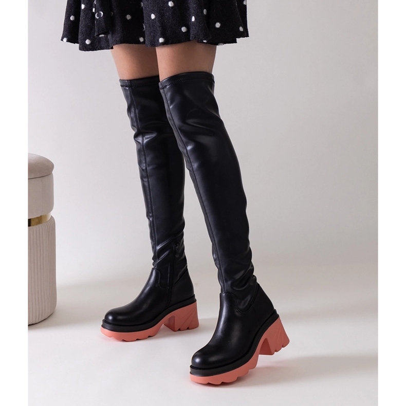 Crne izolirane čizme s masivnim Meragomi blokom crna 1