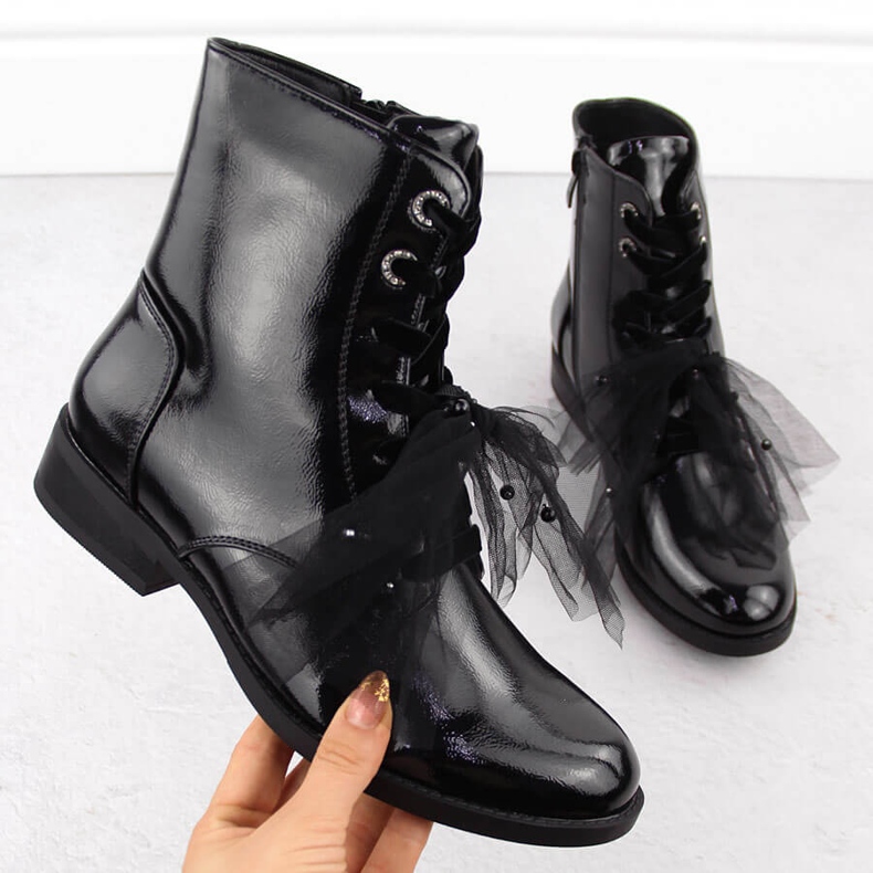 Crne lakirane gležnjače s mašnom S.Barski crno 1