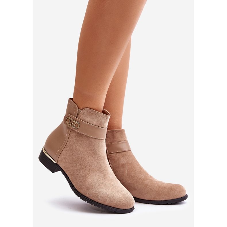 Bež izolirane ženske čizme na ravnu petu sa zlatnim detaljima Ravasira 1