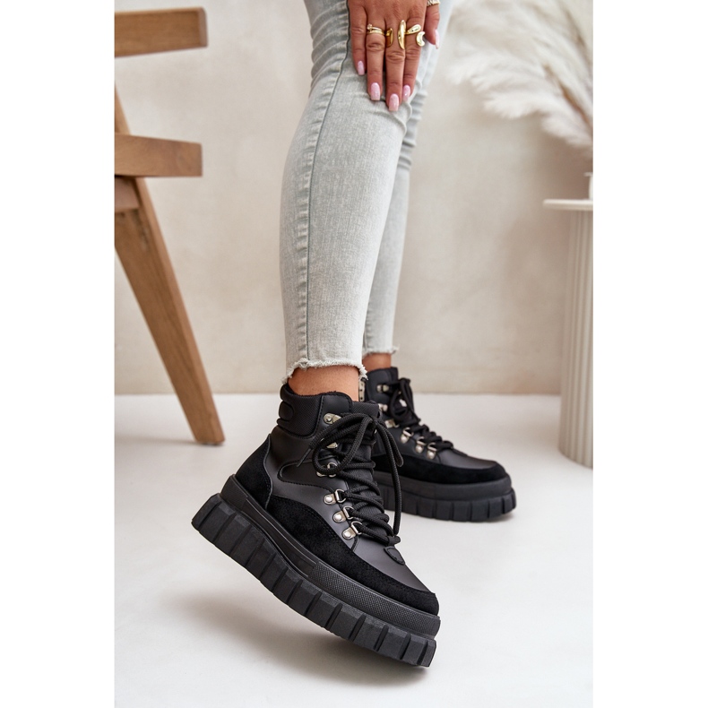 Ženske izolirane Trapper gležnjače na crnoj Jelenia platformi 2