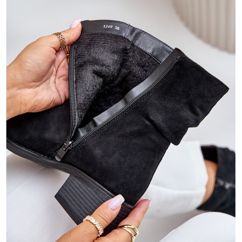 Crne Zinanya izolirane ženske gležnjače s nabranom gornjom niskom petom crno 2