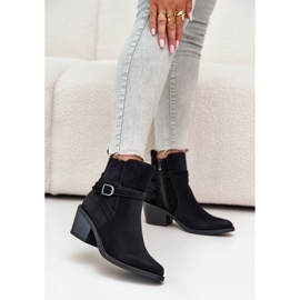 Glamer crne kaubojske čizme na visoku petu sa špicastim vrhovima, izolirane, s patentnim zatvaračem crno 2