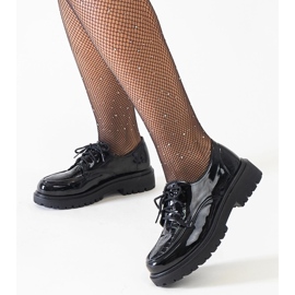 Crne ležerne cipele na lak na vezanje marke Eduardana crna 1