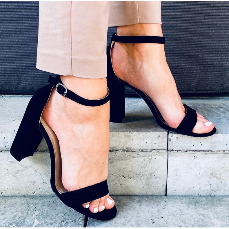 Crne sandale na visoku petu crno 2