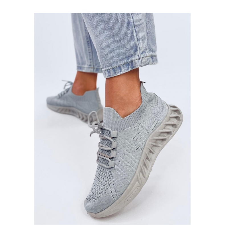 Sive sportske cipele s čarapama siva 2