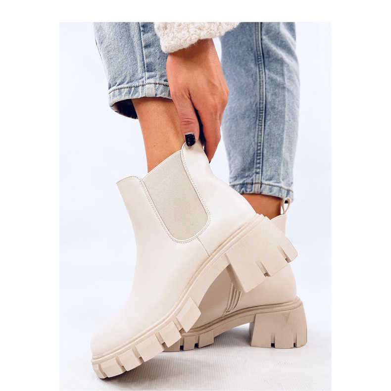 Ledeck Beige Pu Chelsea čizme na široku petu - Inello bež 1