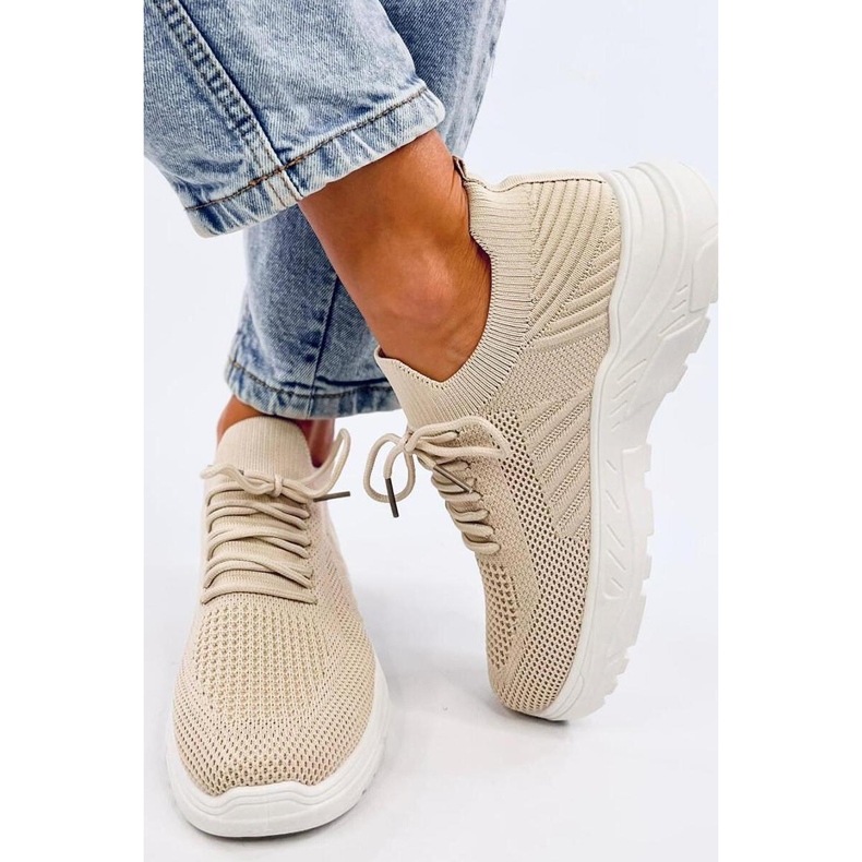 Bež ženske sportske cipele s čarapama 1