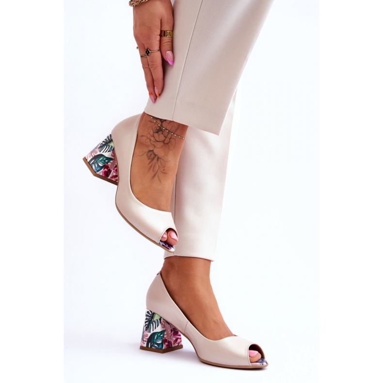 Step in style Pumpice Model Lewski Shoes 2608/K Beige Perła - Zakoračite sa stilom bež 1