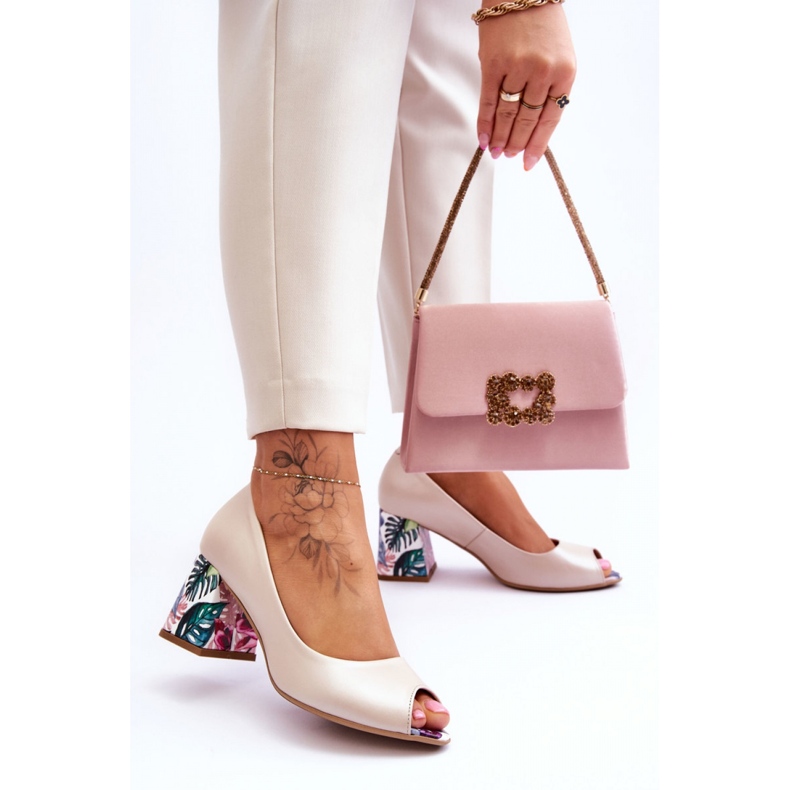 Step in style Pumpice Model Lewski Shoes 2608/K Beige Perła - Zakoračite sa stilom bež 2