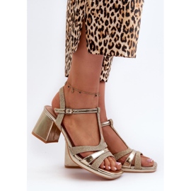 Zlatne sandale na stupu zlatna 1