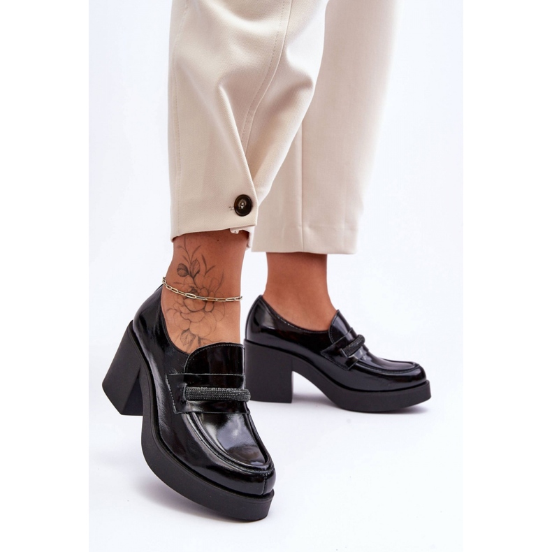 Cipele na visoku petu s crnim ukrasom crna 1