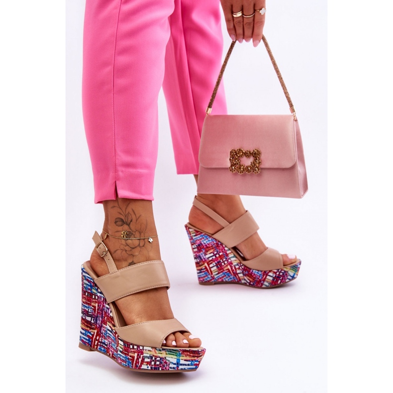 Bež ženske sandale na klin 1