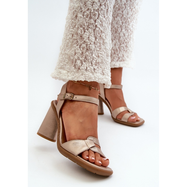 Step in style Sandale Model Maciejka 06029-25 Zlatne - Zakoračite sa stilom žuta boja 1