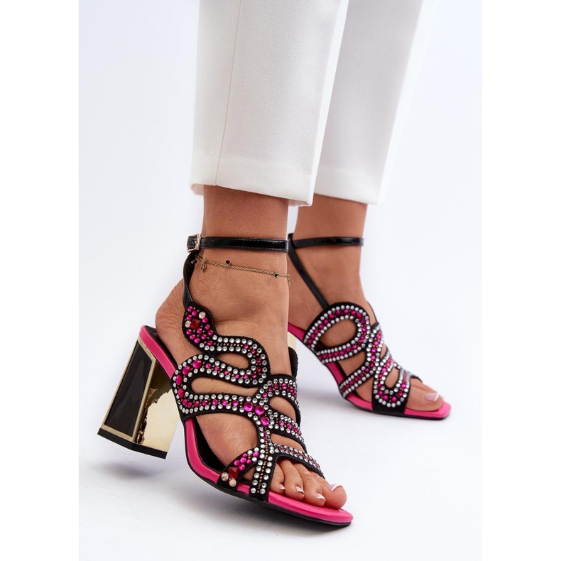 Ženske sandale sa ukrasom na peti crna 1