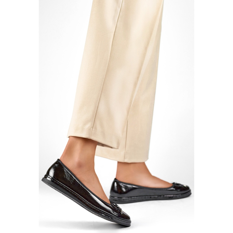 Ženske balerinke s mašnom GD-XR392-B crno lakirane crna 1