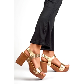 Model 3993GO Zlatne sandale zlatna 1