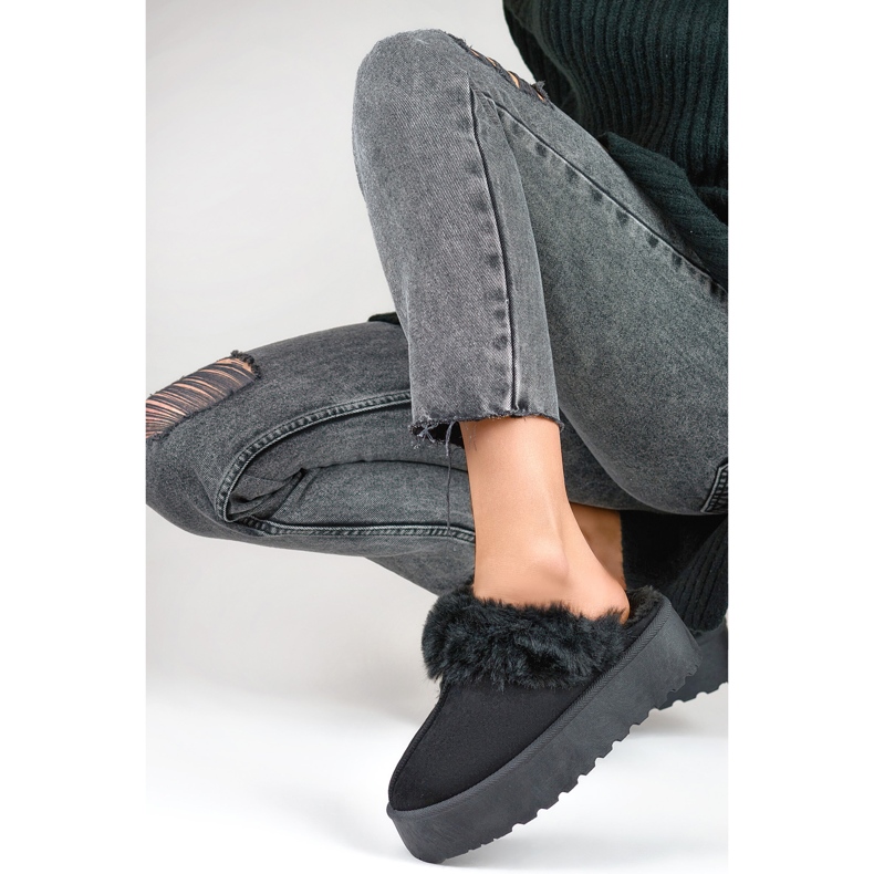 Papuče Model 81366-1B crno 1