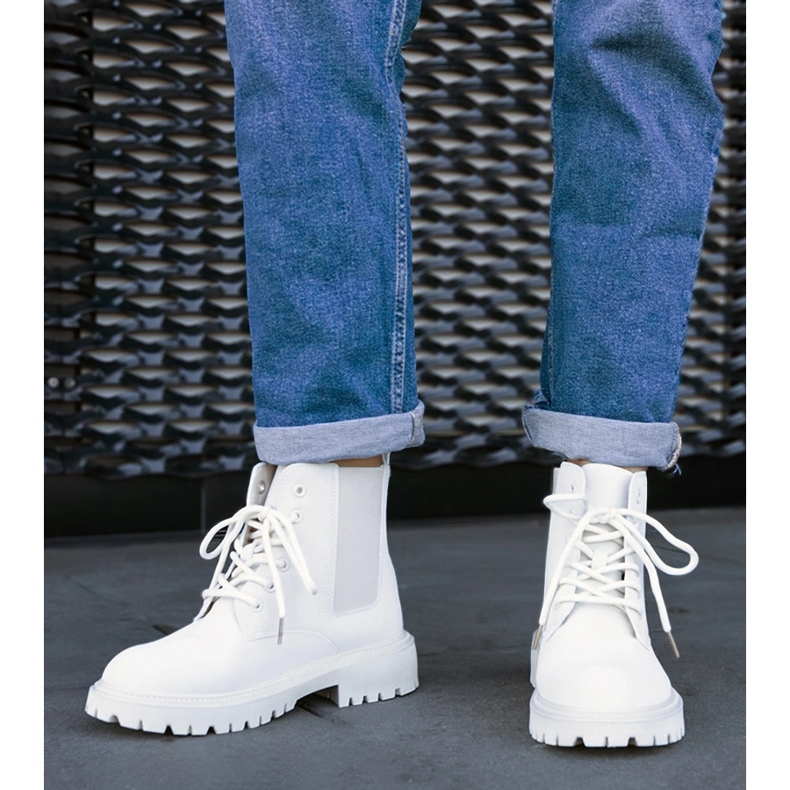 Svijetlo bež izolirane gležnjače Brayna 1