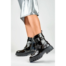 Ženske lakirane gležnjače s kopčama, crne 250007B-LA crna 2