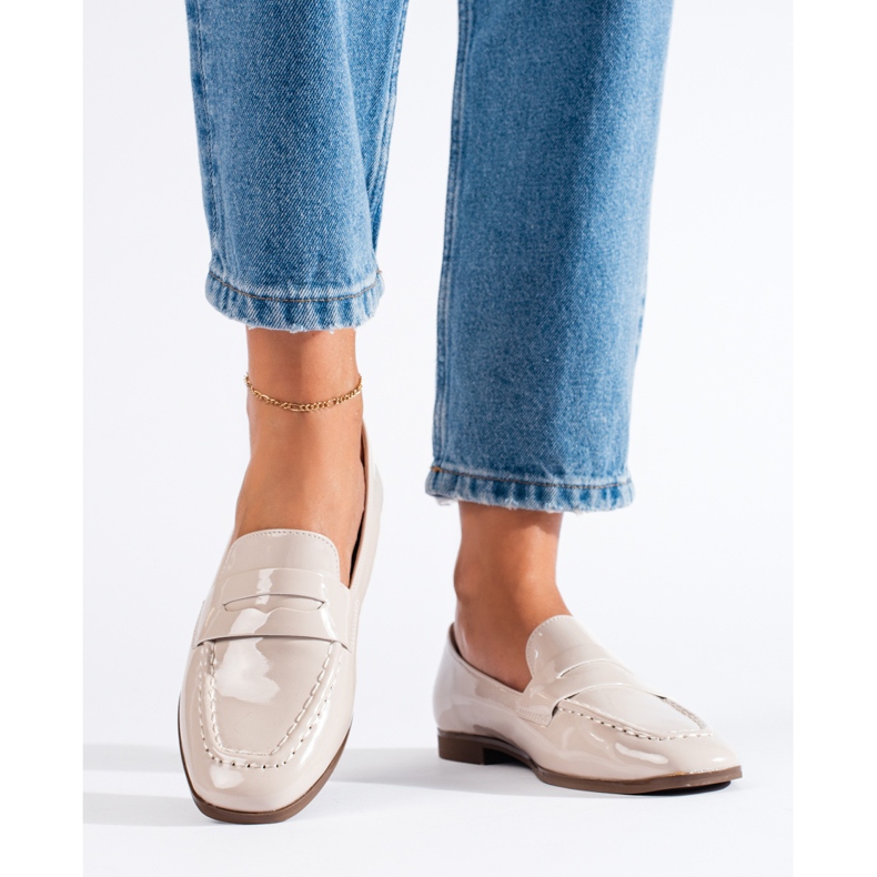 Lakirane bež ženske mokasine marke Shelovet 1