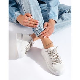 Bijele sportske cipele s leptirićima bijela 1