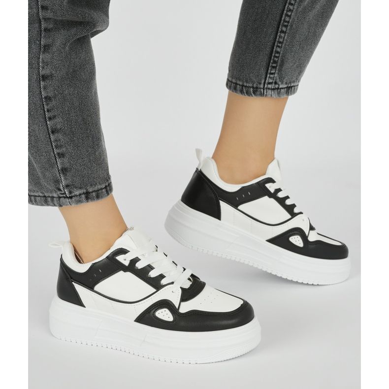 Crne ženske sportske cipele s platformom crna 2