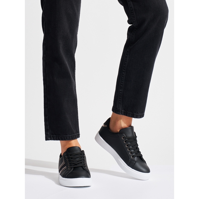 Crne udobne sportske cipele crno 2