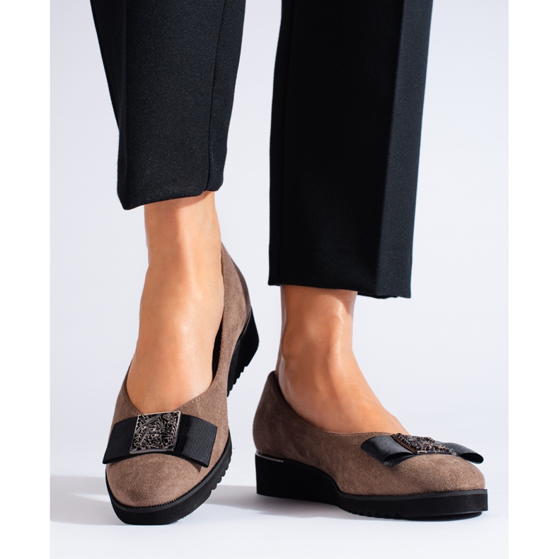 Tamno bež salonke od antilopa s niskim klinom iz Sheloveta 1