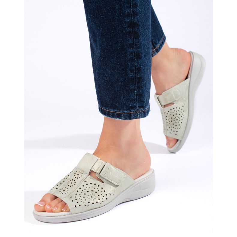 Ženske ažurne japanke s udobnim klinom siva 1