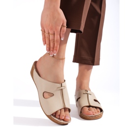 Udobne ženske sandale na klin bež boje 1