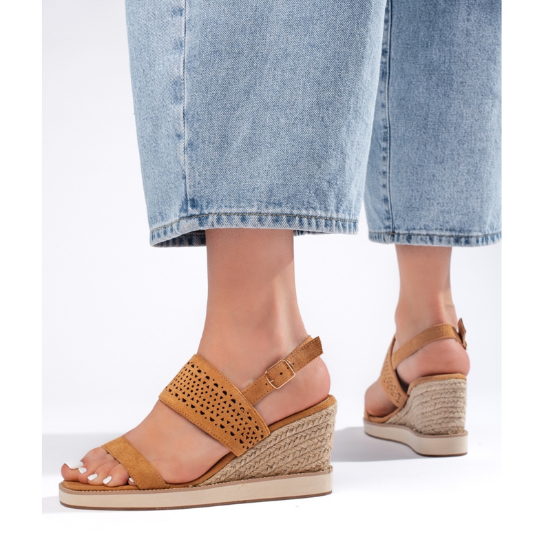 Smeđe ženske sandale na klin smeđa 1