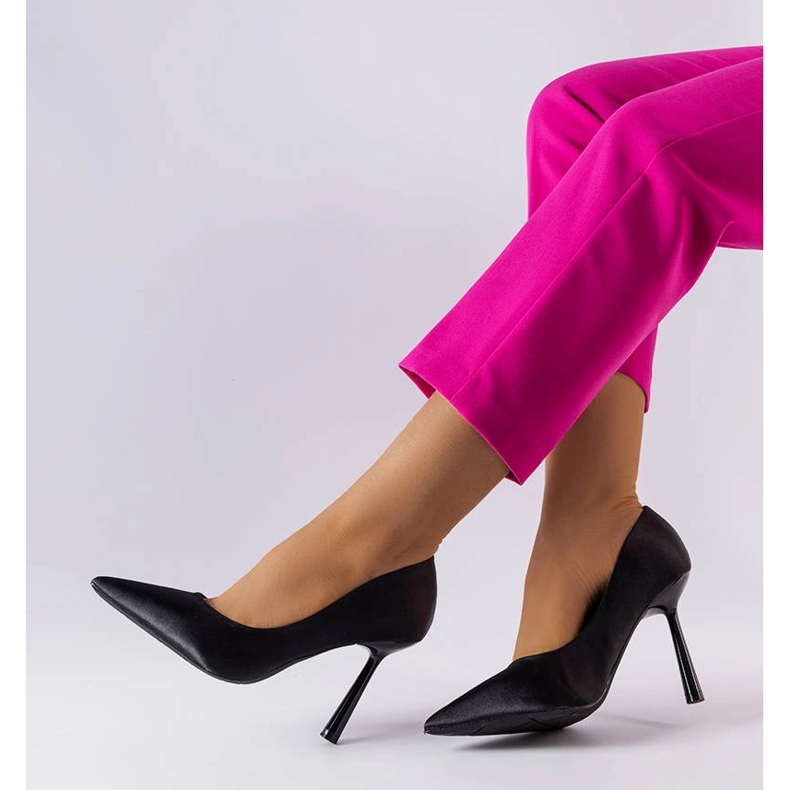 Crne igle sa satenskom završnicom iz Vinceza crna 2