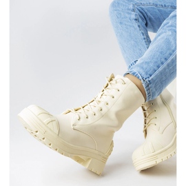 Svijetlo bež čizme s debljim potplatom iz Manare 1