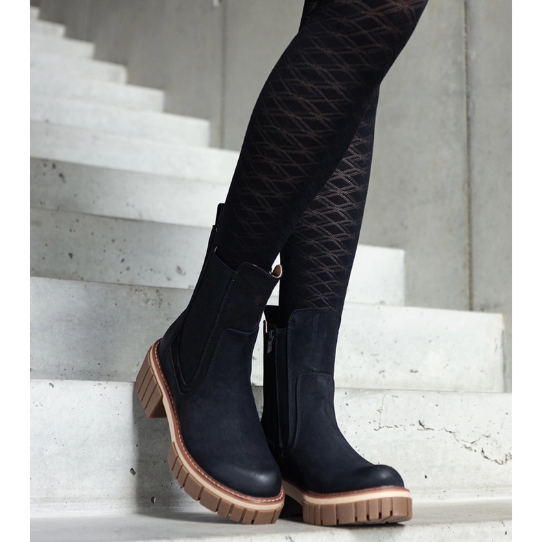 Crne masivne čizme s platformom s ogrebotinama od Sholla crna 1