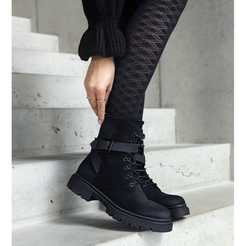 Crne izolirane planinarske čizme s abrazijama i remenom za koljena crno 2