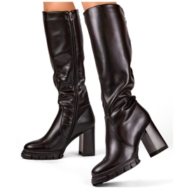 Crne čizme na visoku petu do koljena, izolirane ženske čizme na petu, eko koža crno 1