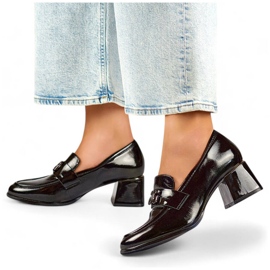 Ženske cipele na nisku petu, lakirane crne, GD-FL475B crno 1