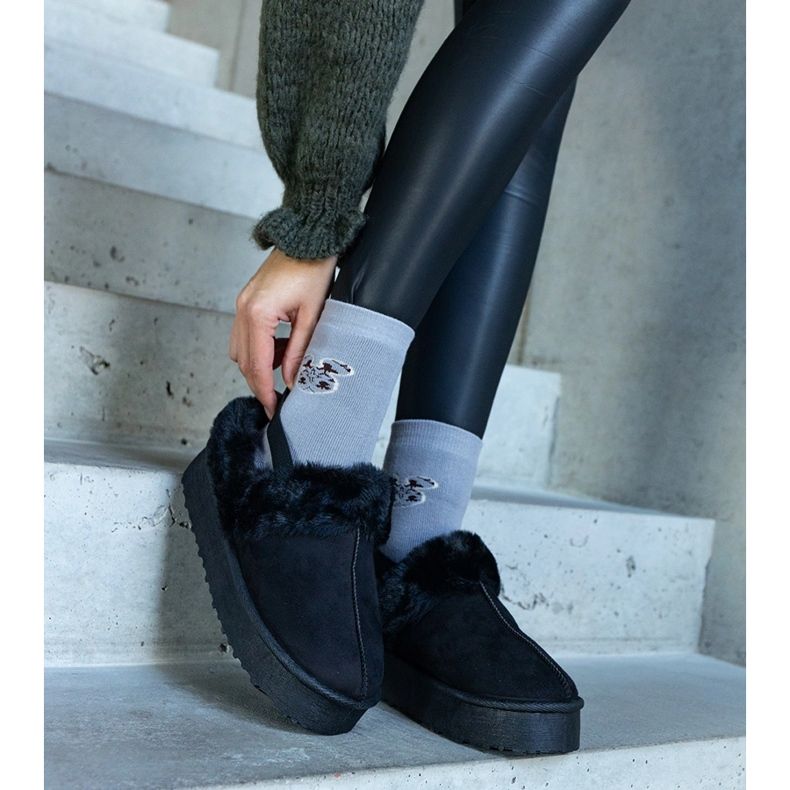 Crne platform papuče ukrašene krznom i s gumicom na peti, Frank crno 1