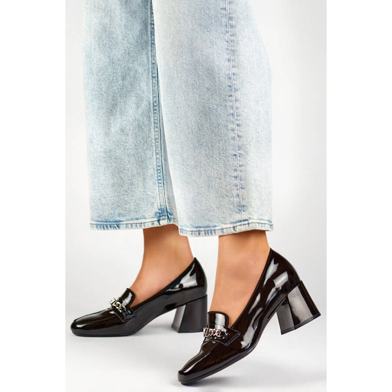 Ženske kožne cipele na visoku petu s ukrasom, crne 24-58242B crna 2