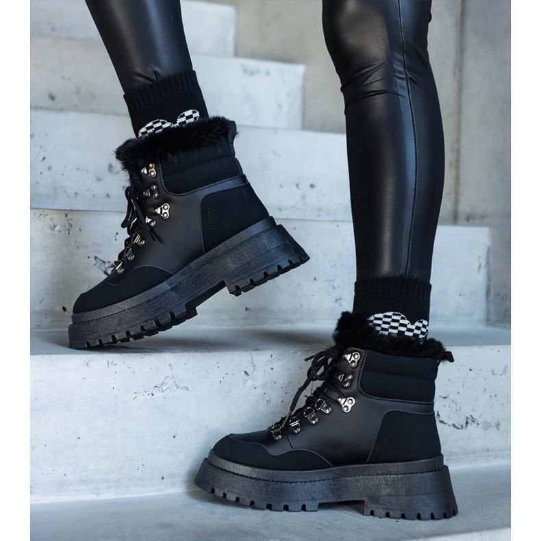 Crne masivne čizme s platformom i krznom iz Estrade crno 1