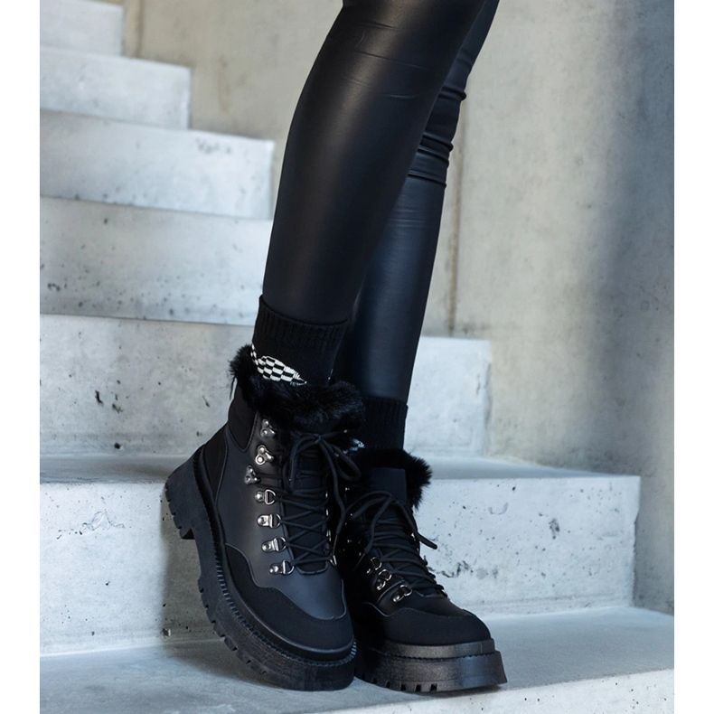 Crne masivne čizme s platformom i krznom iz Estrade crno 2