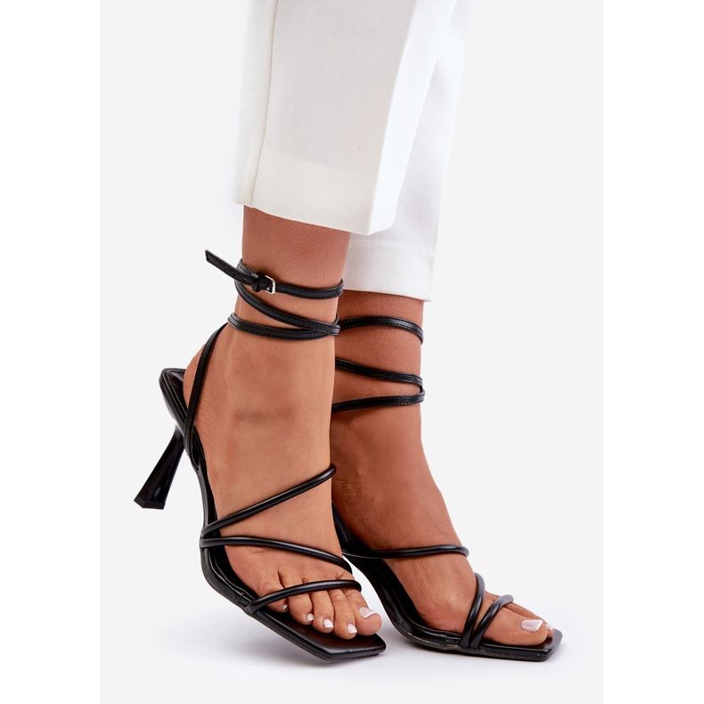 Elegantne sandale na visoku petu s remenima crne boje crna 1