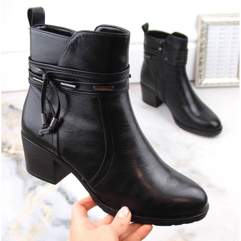 Izolirane gležnjače na visoku petu s ukrasom Jezzi W JEZ415A, crne crna 1