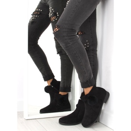 Crne ženske čizme s pompom X-15 crne crno 2