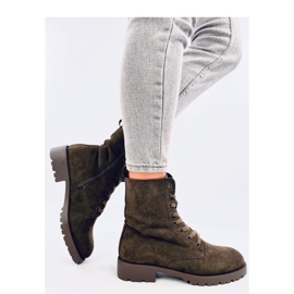 Zeleni radnici na vezivanje zelena 1