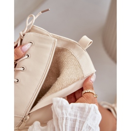 Izolirane ženske čizme s bež igle 2