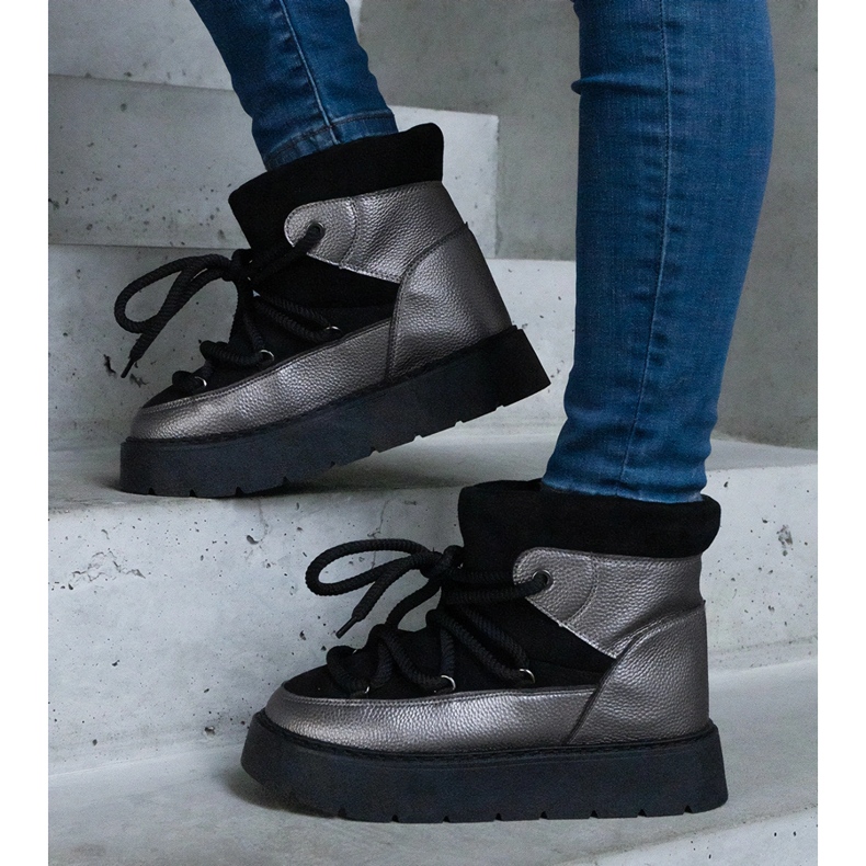 Crne ženske čizme za snijeg s platformom i krznenom postavom crno 1