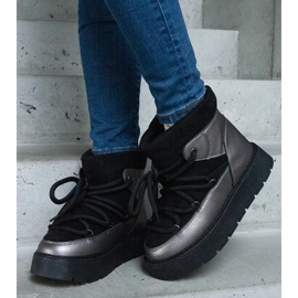 Crne ženske čizme za snijeg s platformom i krznenom postavom crno 2