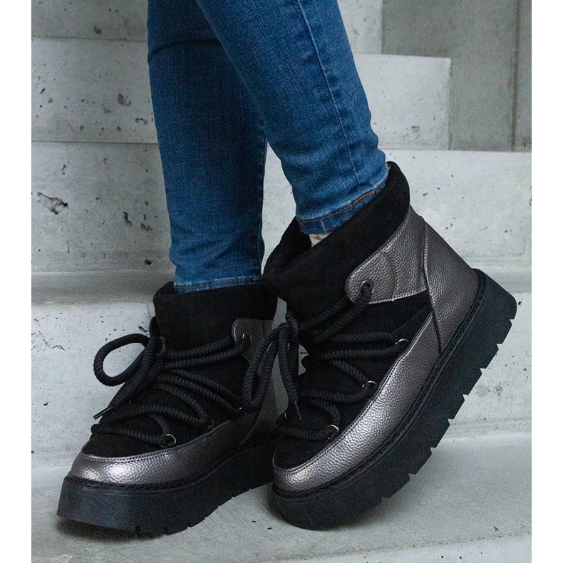 Crne ženske čizme za snijeg s platformom i krznenom postavom crna 2