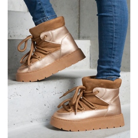 Smeđe ženske čizme za snijeg na platformi, izolirane krznom smeđa 1